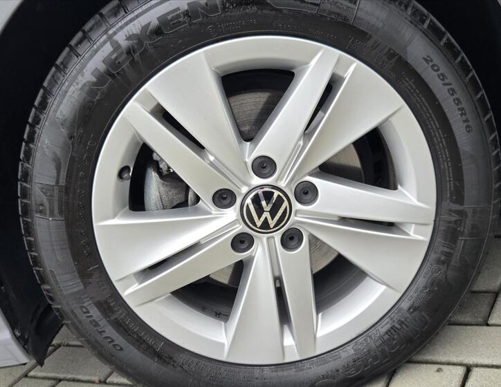 Volkswagen Golf 16