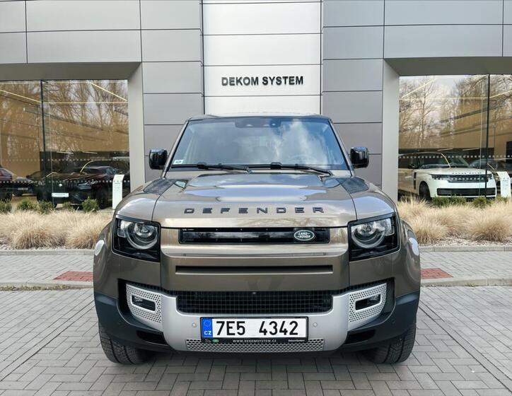 Land Rover Defender 3