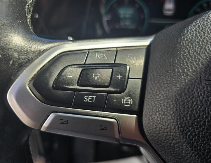 Volkswagen Golf 16