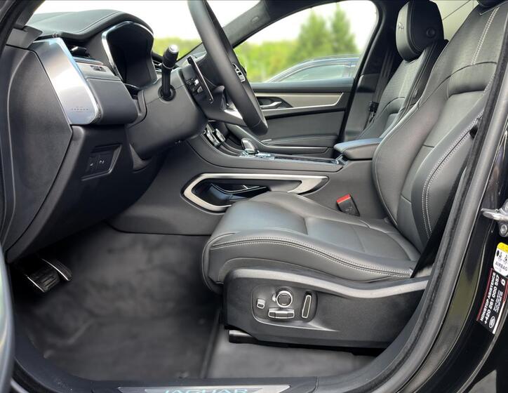 Jaguar F-Pace 9