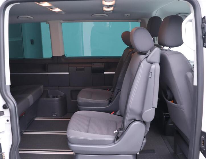 Volkswagen Multivan 12