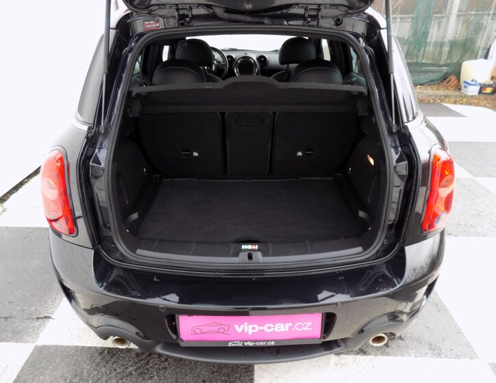 Mini Countryman 9