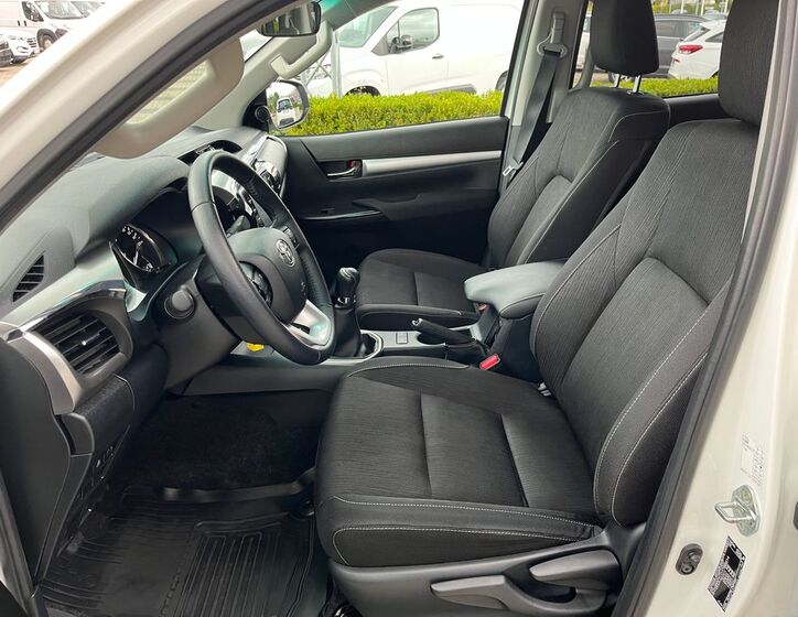 Toyota Hilux 13
