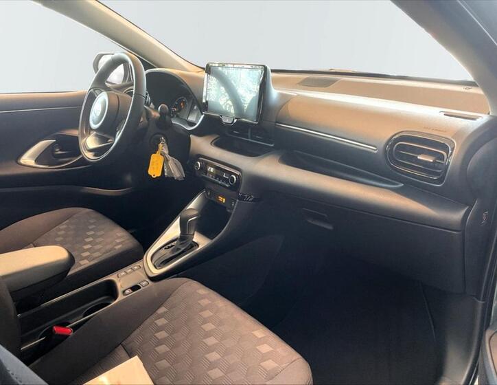 Toyota Yaris 6