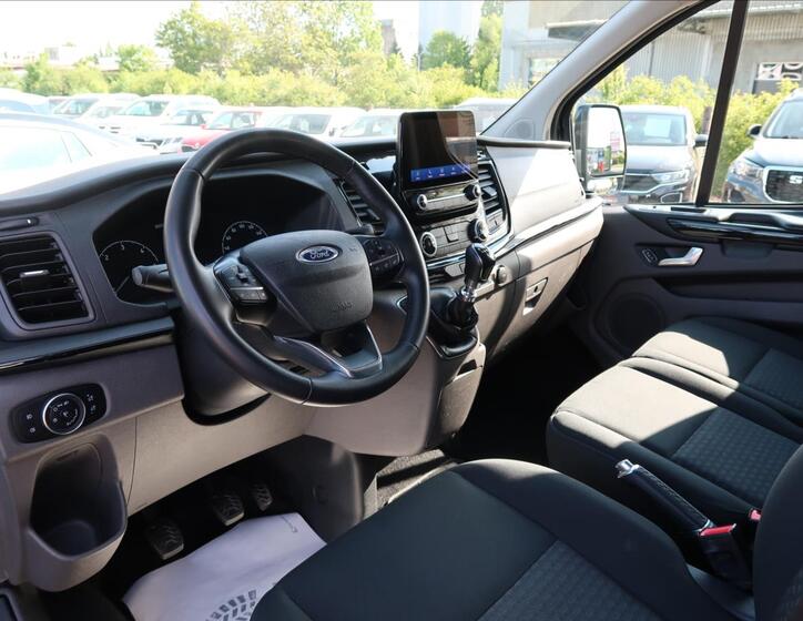 Ford Tourneo Custom 9