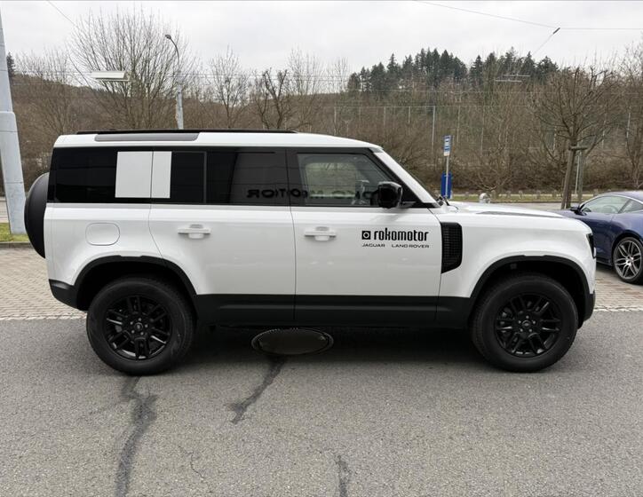 Land Rover Defender 6