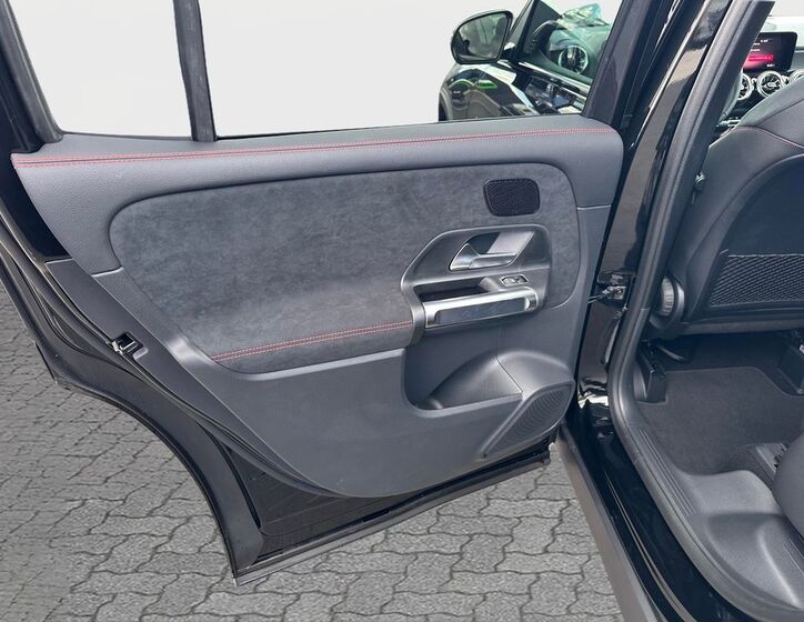 Mercedes-Benz GLB 11