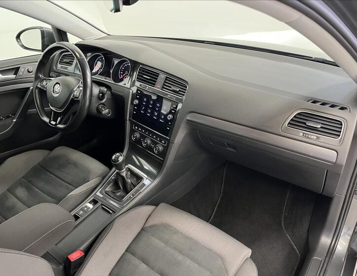 Volkswagen Golf 23