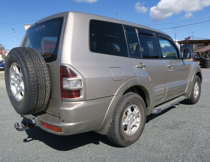 Mitsubishi Pajero 6