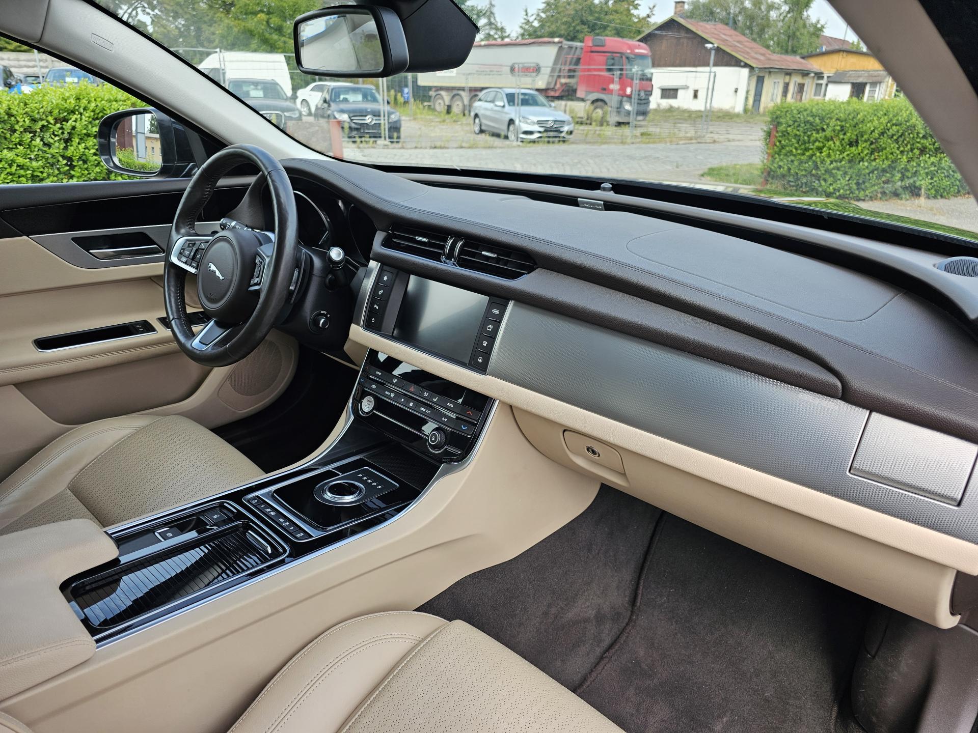 Jaguar XF