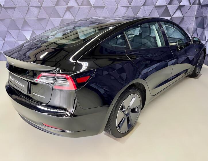 Tesla Model 3 7