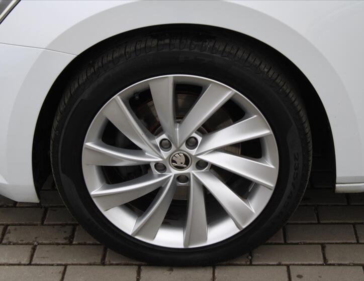 Škoda Superb 9