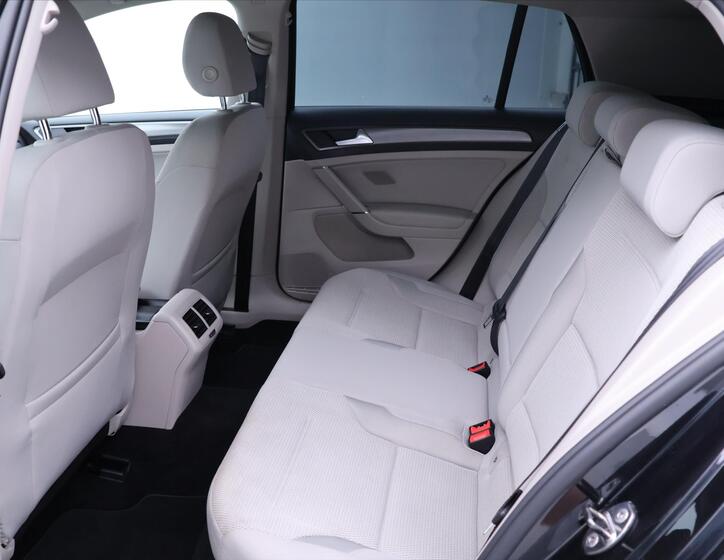 Volkswagen Golf 14