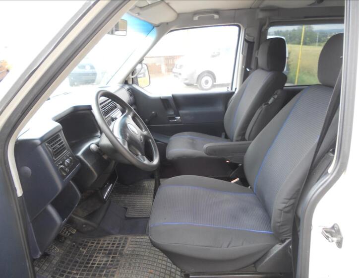 Volkswagen Caravelle 12