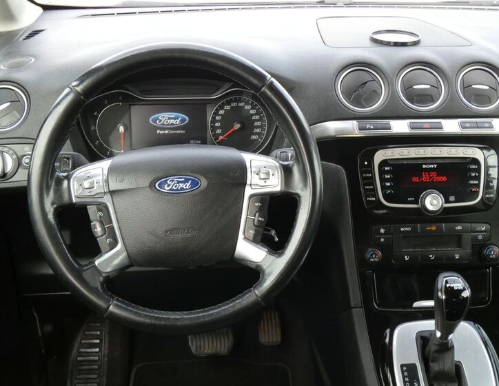 Ford Galaxy 27