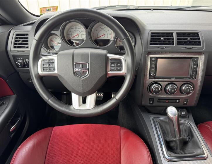 Dodge Challenger 32