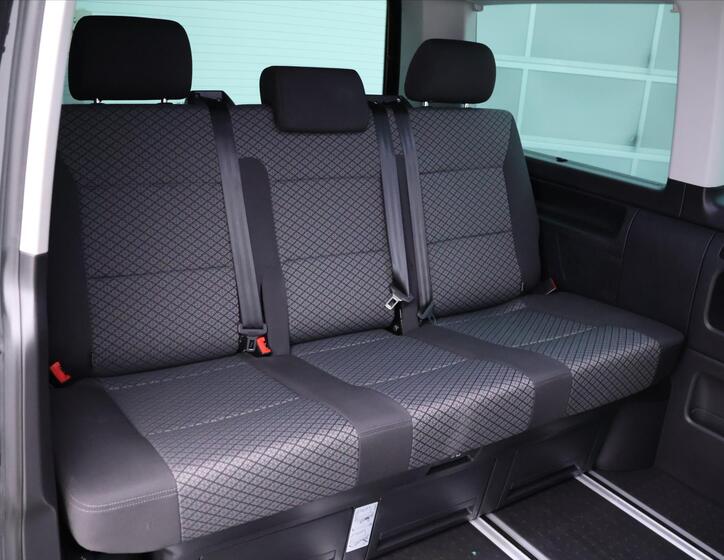 Volkswagen Multivan 16