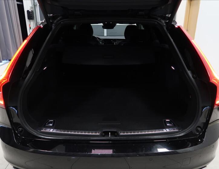 Volvo V90 9