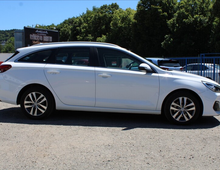 Hyundai i30 4