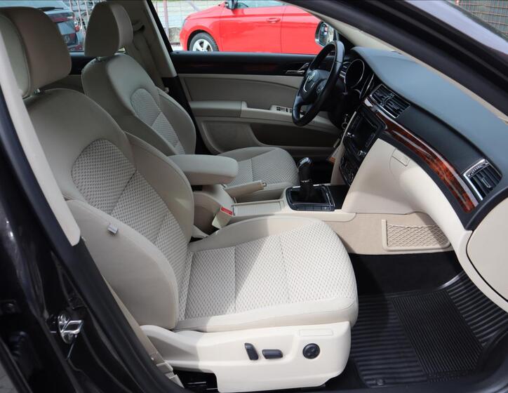 Škoda Superb 24