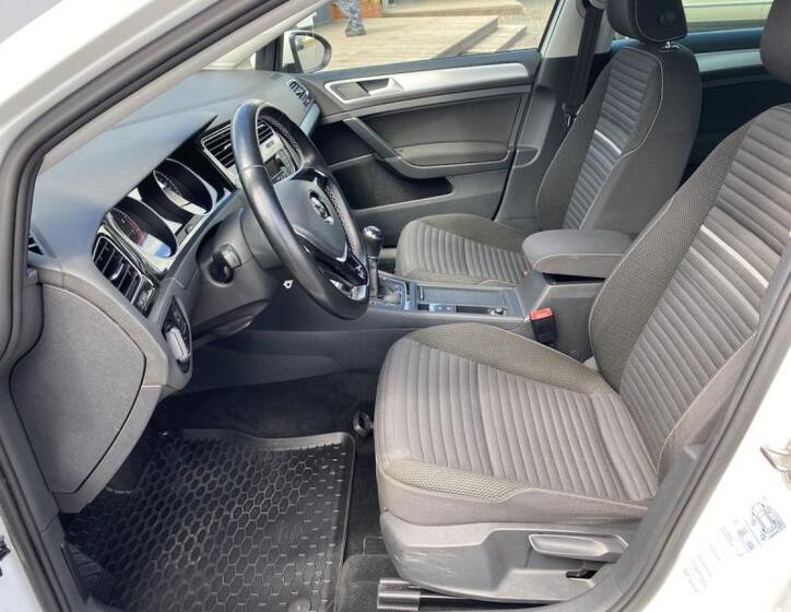 Volkswagen Golf 10