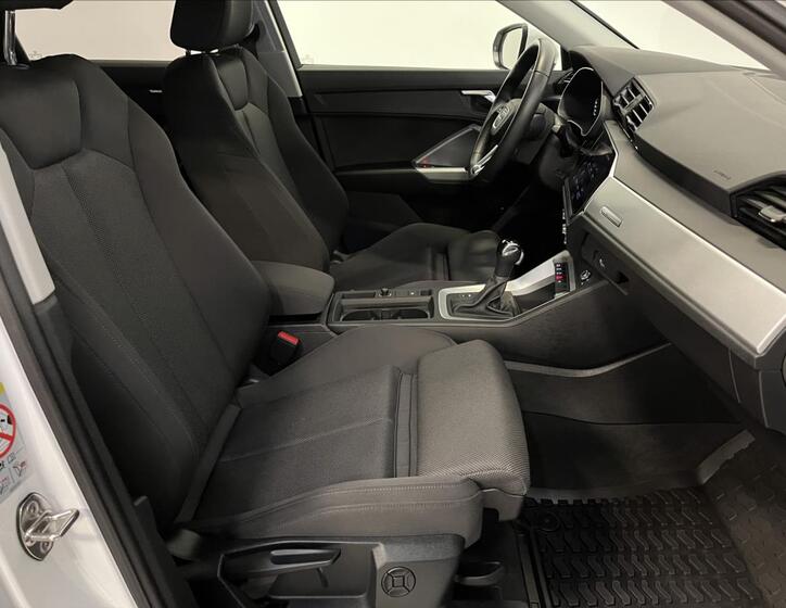 Audi Q3 23