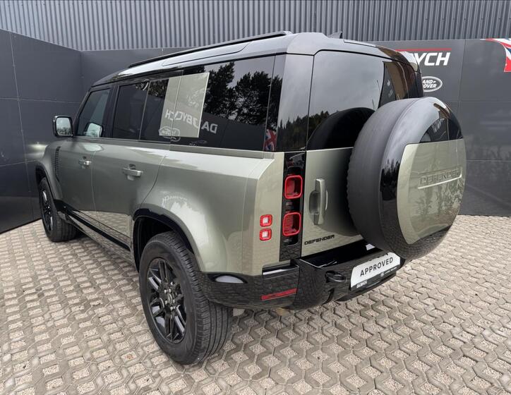Land Rover Defender 6
