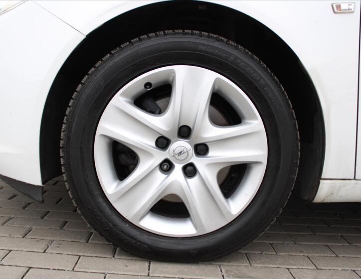 Opel Insignia 9