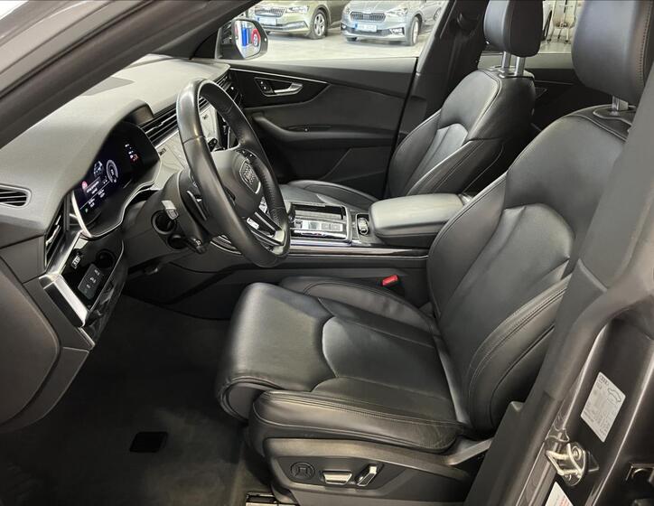Audi Q8 22