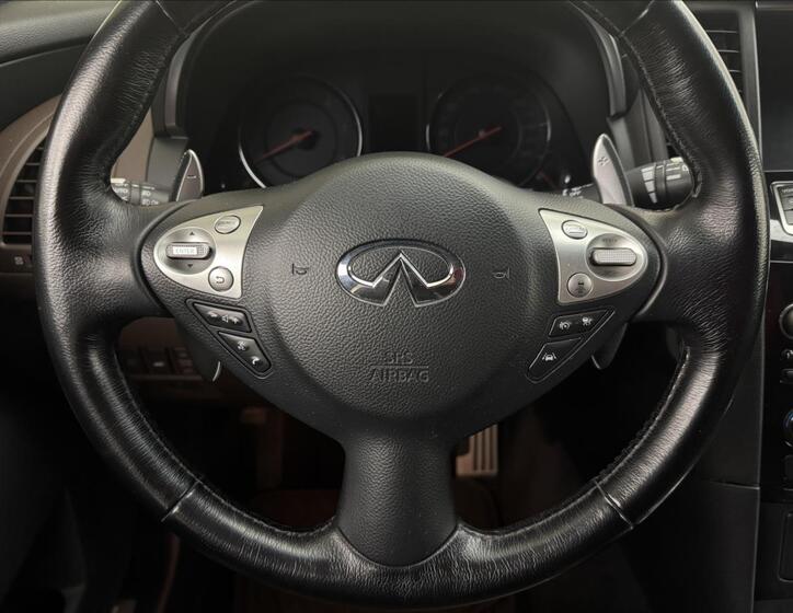 Infiniti FX30 9