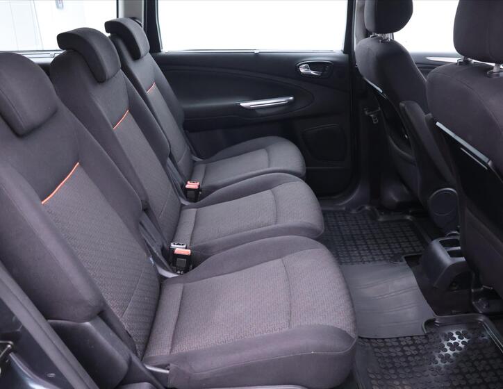 Ford Galaxy 13