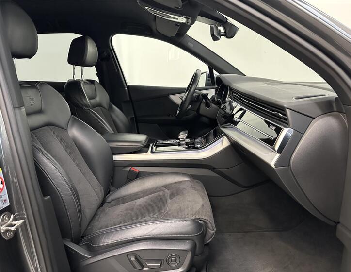 Audi Q7 28