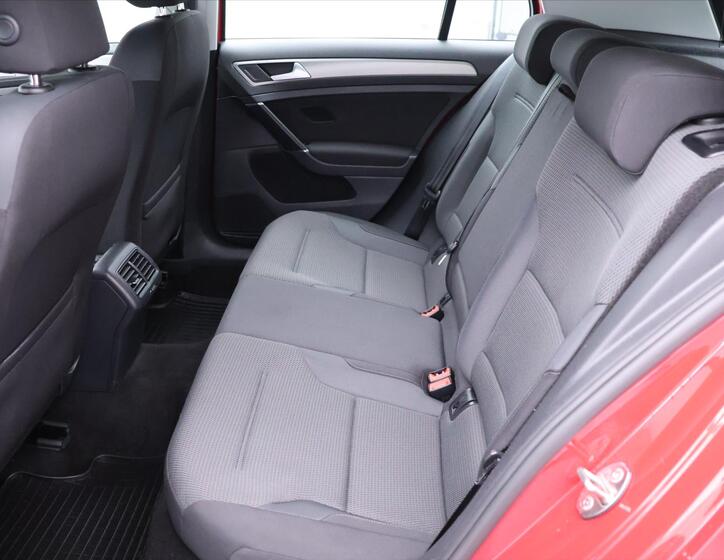 Volkswagen Golf 15