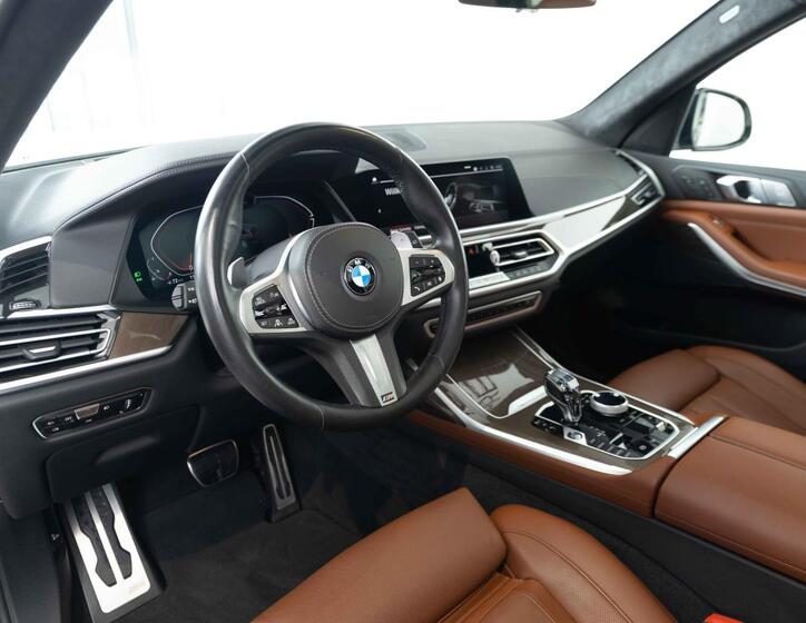 BMW X7 11