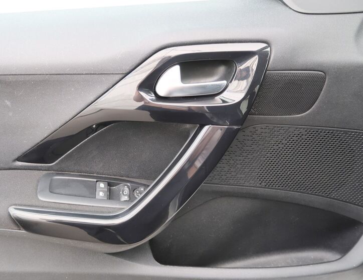 Peugeot 208 13