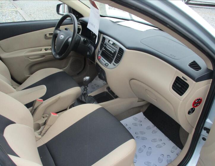 KIA Rio 9