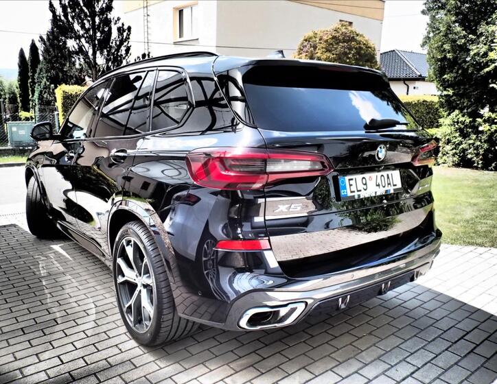 BMW X5 8