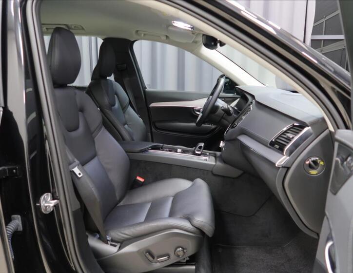 Volvo XC90 11