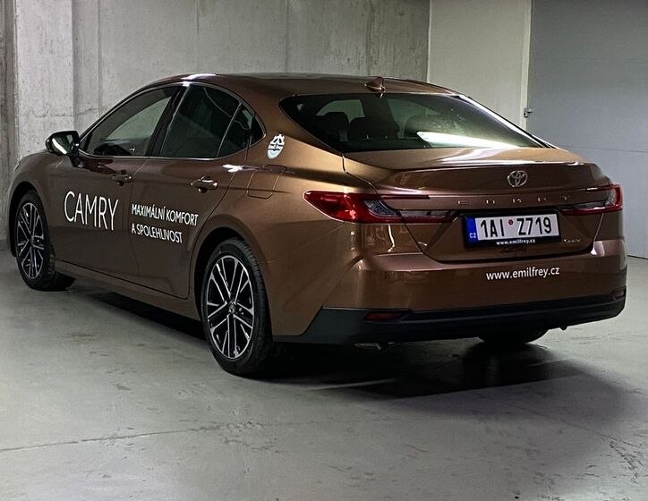 Toyota Camry 6