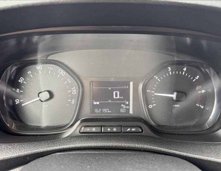 Peugeot Expert 33