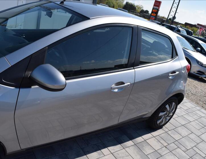 Mazda 2 9