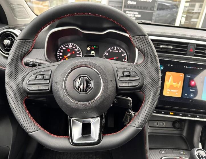 MG ZS 8