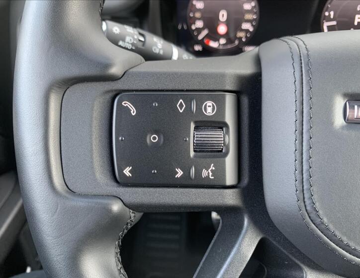Land Rover Defender 63