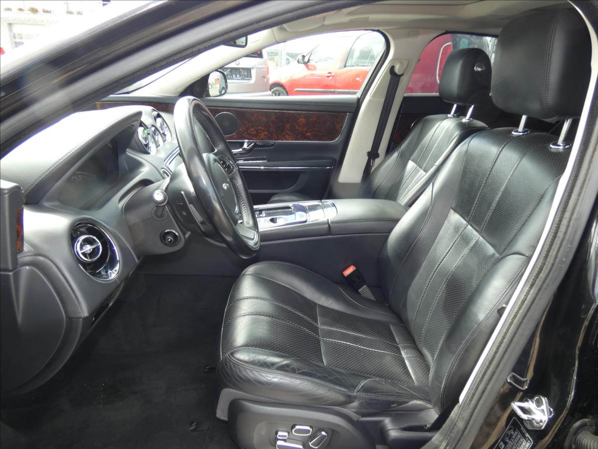 Jaguar XJ