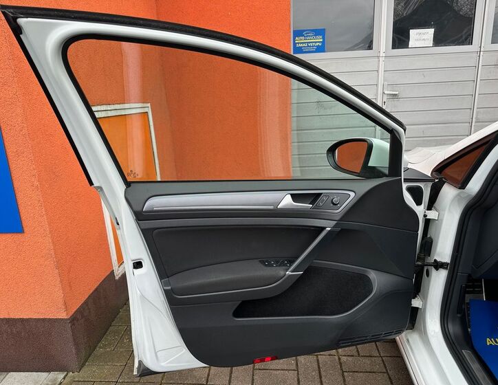 Volkswagen Golf 25