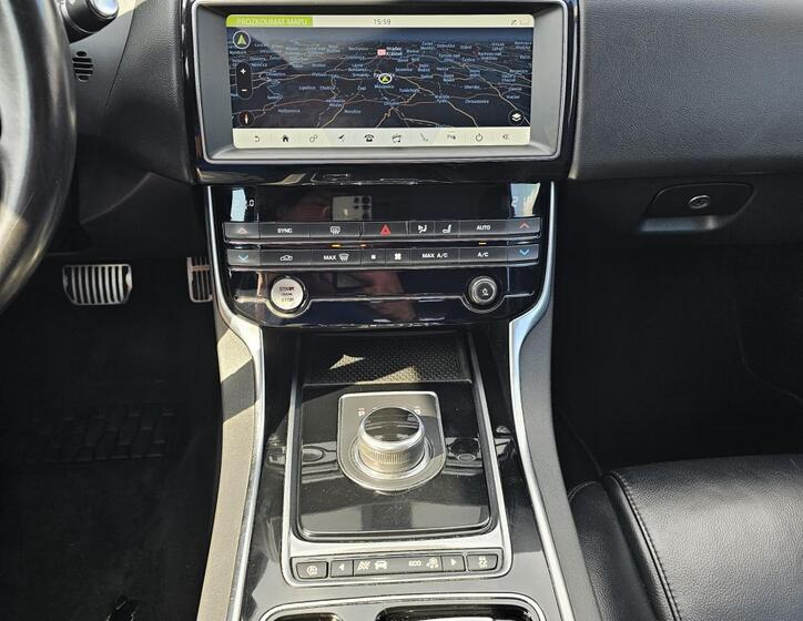 Jaguar XE 21