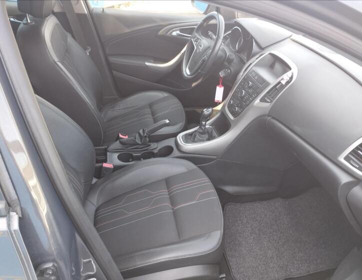 Opel Astra 8