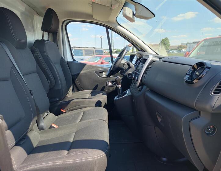 Renault Trafic 16