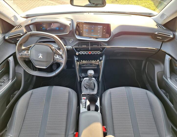Peugeot 2008 6