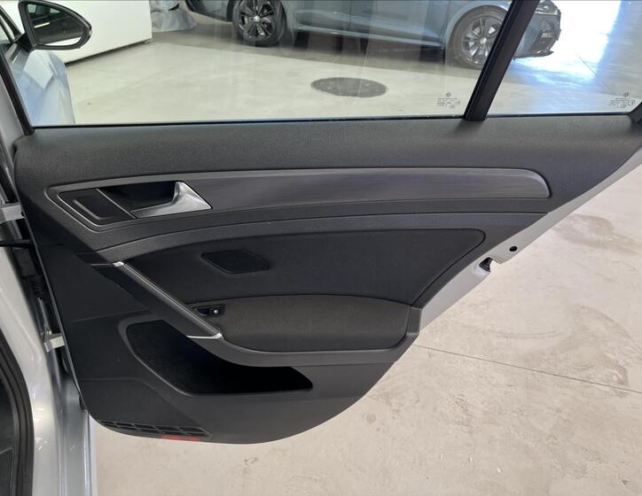 Volkswagen Golf 30